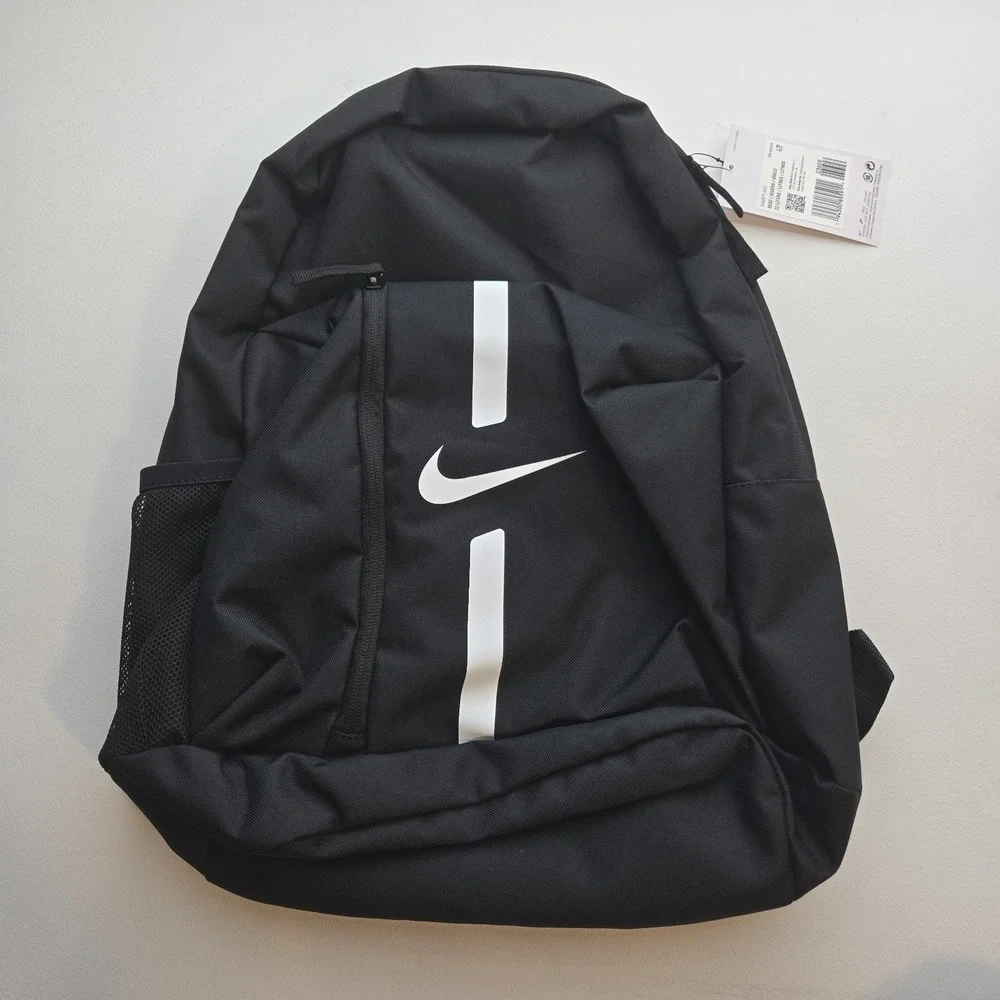 nike 22l backpack Academy Team and soft zipper pulls make getting to your stuff quick and easy Nike Academy Backpack Everyday Black